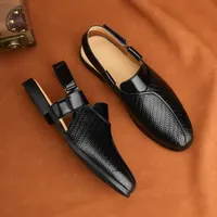BOLD STRIDE MEN’S SANDAL