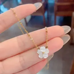 White Shell Peach Blossom Necklace