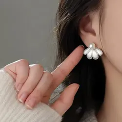  Silver Pearl Flower Stud Earrings