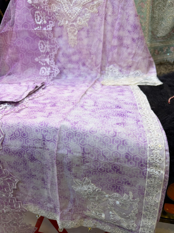 Easy-to-Wear Printed Suit for Everyday Comfort