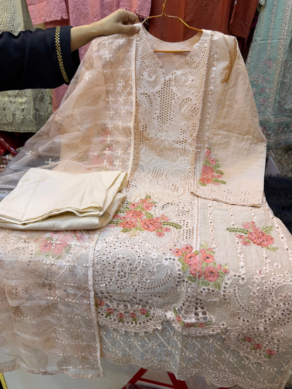 Graceful Festive Wear with Refined Detailing