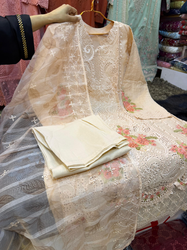 Graceful Festive Wear with Refined Detailing