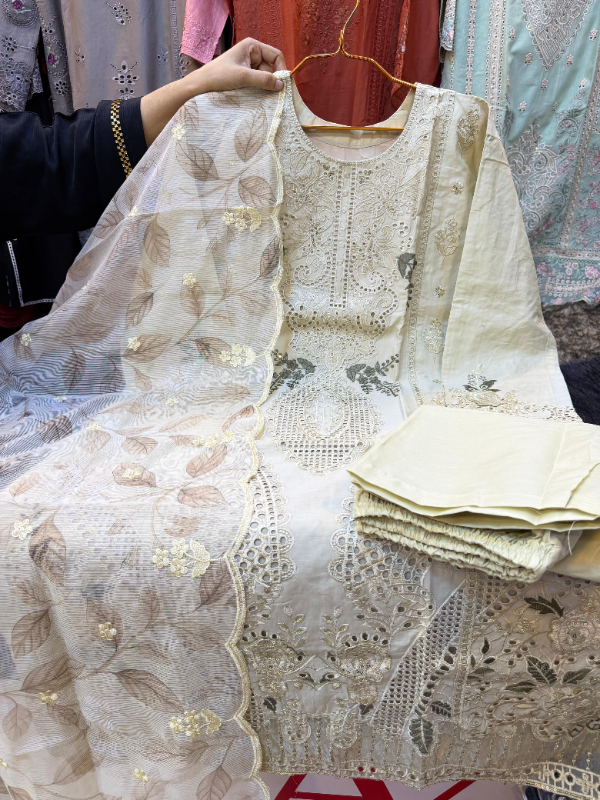 Timeless Ethnic Outfit with a Luxury Feel