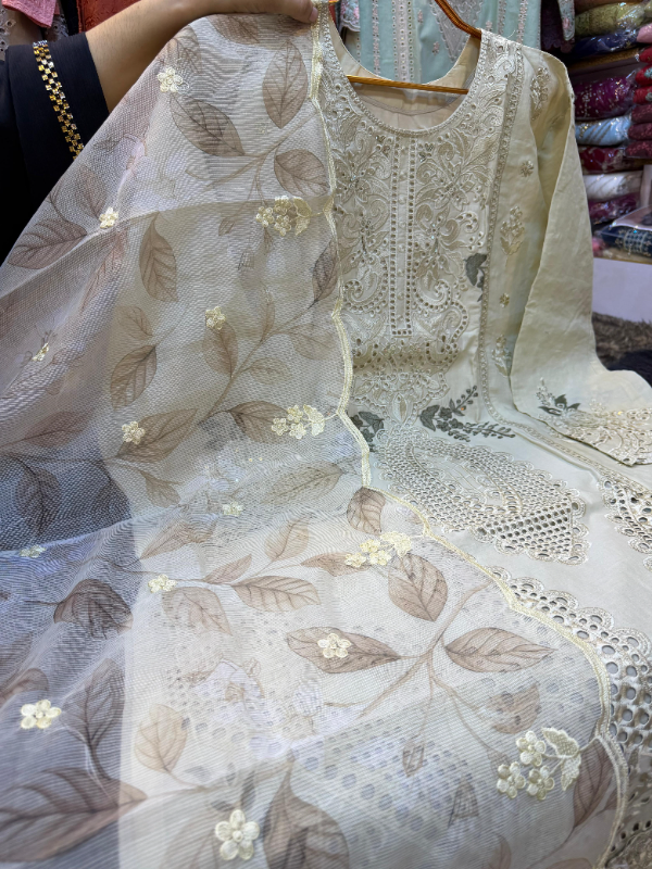 Timeless Ethnic Outfit with a Luxury Feel