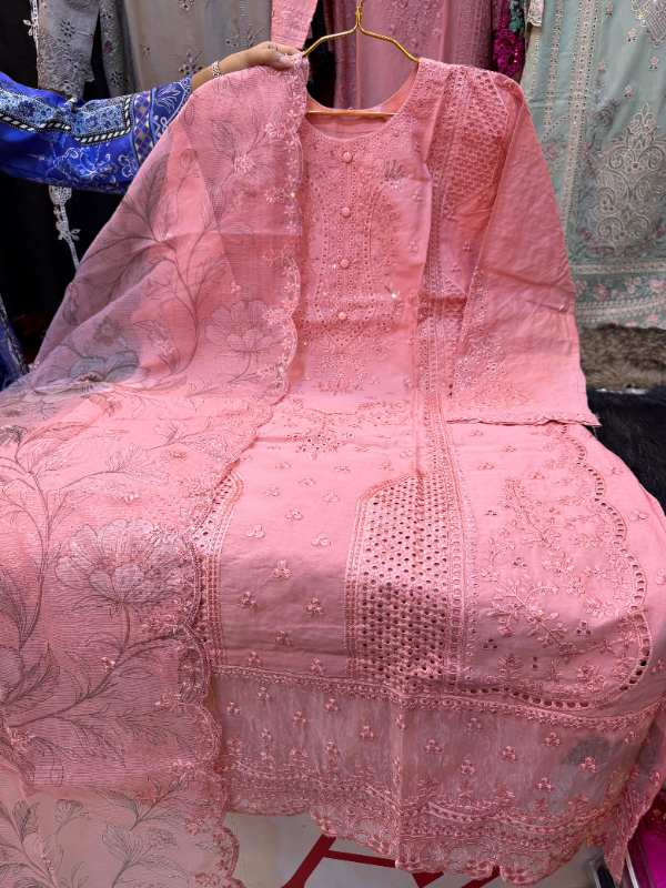 Classic Pakistani Style for a Polished Look