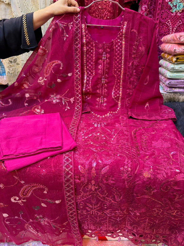 Elegant White Gold Outfit with Lace Detailing