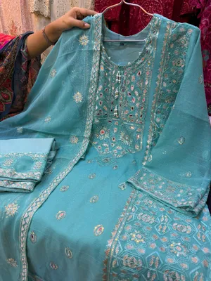 Designer White Gold Set in Classic Silhouette