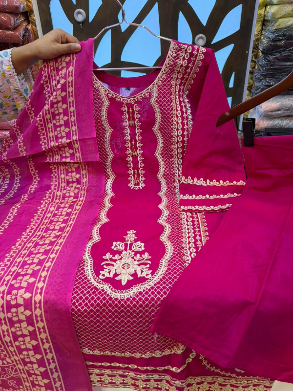 Elegant Slub Cotton Suit with Decorative Lace Work