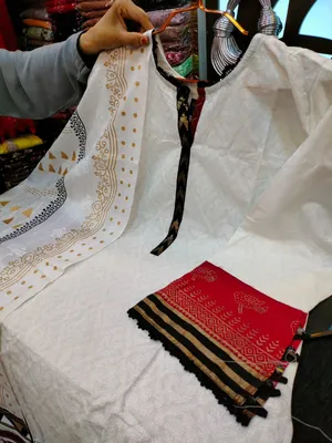 Pakistani-Inspired Slub Cotton Screen Print 3-Piece Suit - Off-White 