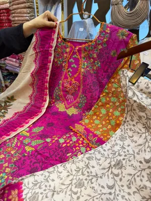 Exclusive Swizz Lawn Printed Stitched Three-Piece Collection (Magenta & Off-White Floral)