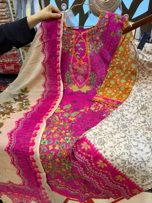 Exclusive Swizz Lawn Printed Stitched Three-Piece Collection (Magenta & Off-White Floral)