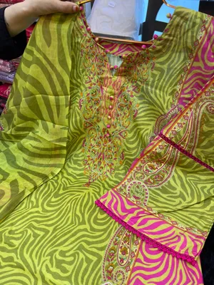 Premium All-Over Printed Swiss Lawn 3-Piece Stitched Suit9