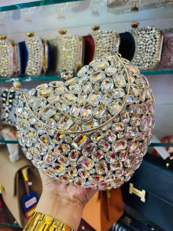 Stone Luxury Heart Shape Party Clutch 