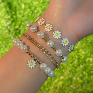  Daisy Flower Pearl Bracelet Set (4 Pcs)