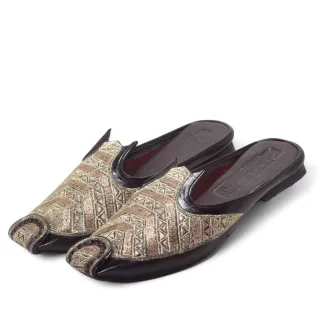 Men Embroidered Leather Slippers – Luxury and Comfort