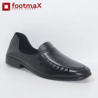 Men genuine leather men’s loafers. Featuring a sleek design and superior comfort