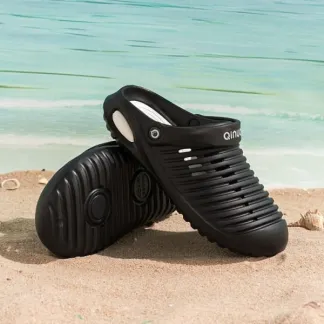 Stylish QinUo Clogs – Lightweight & Breathable in Black and White – Versatile Comfort