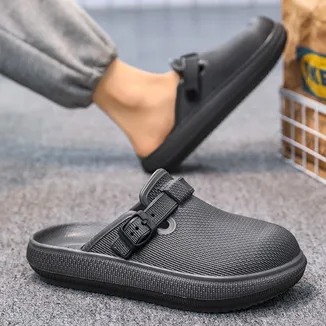 Plush Retreat Men’s Slippers 