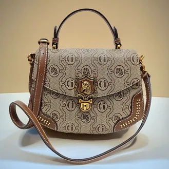 New High-end Sense Rivet Niche Shoulder Crossbody Bag 