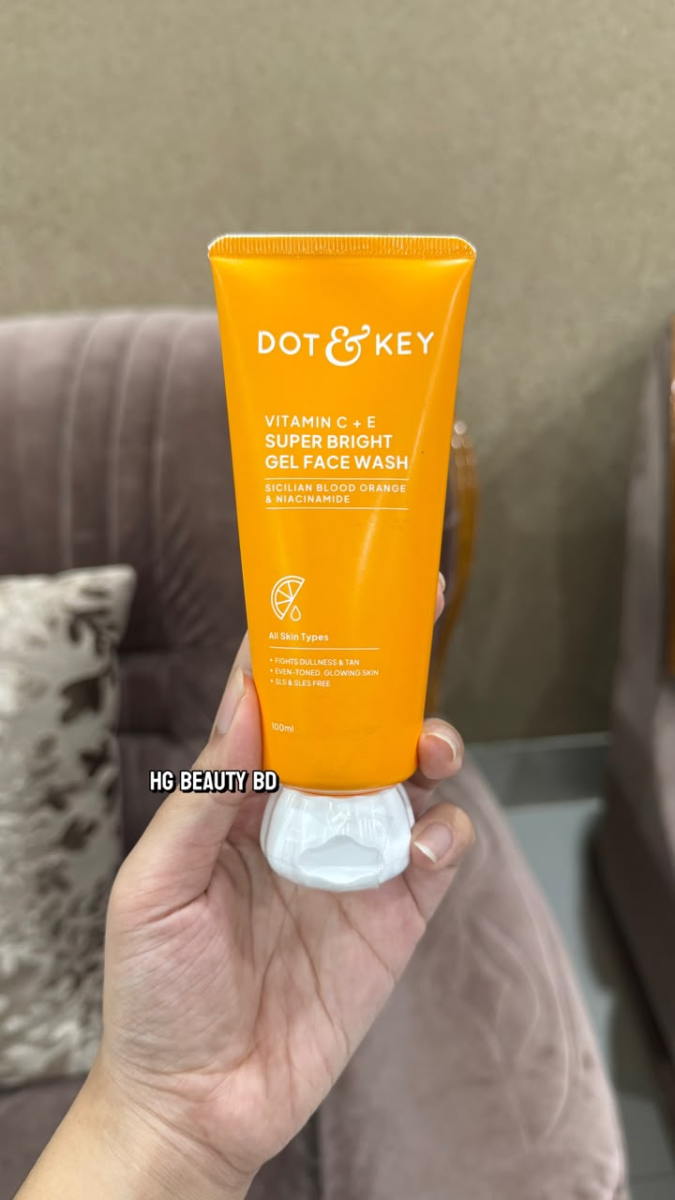 Dot and Key Vitamin C + E Super Bright Gel Face Wash with Niacinamide for All Skin Types