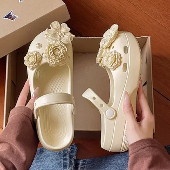 Aurelle Meadow Women's Slippers