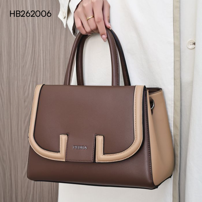 trendy and popular large capacity bag