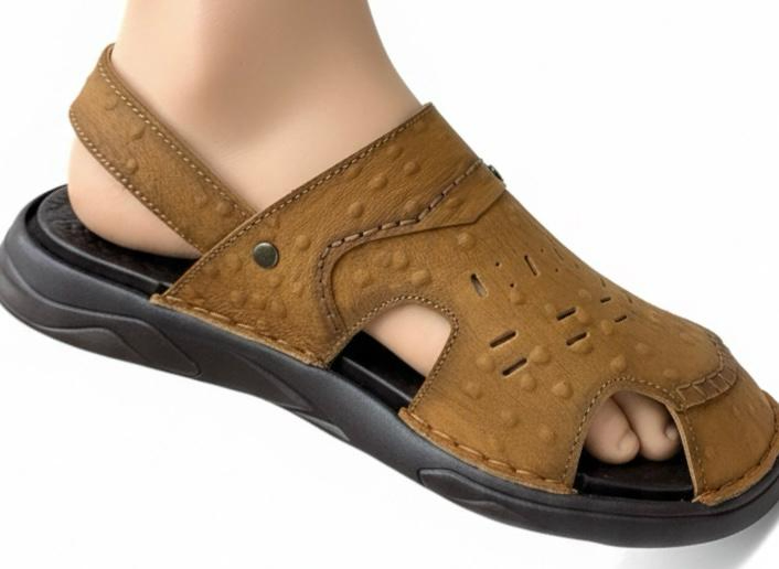 Brown Closed-Toe Sandals Traditional Comfort Design