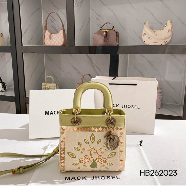 Retro heavy embroidery handbag 