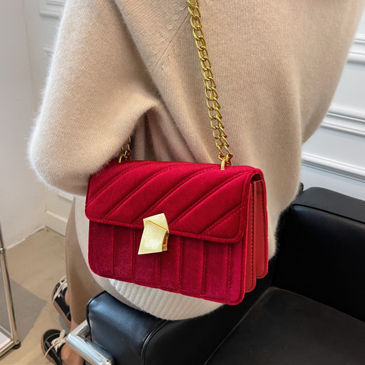 Fashionable Chain Crossbody Bag