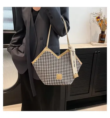 Lettering Knot Check Zipper Tote Bag