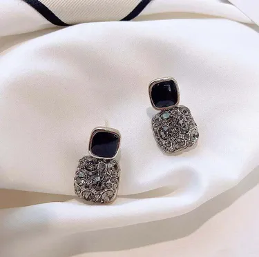 Crystals Earrings (1 Pair)