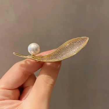 Elegant Pearl Leaf Brooch Pin 