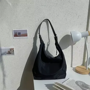 Female Top-handle Lightweight Handbag 