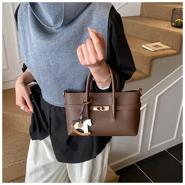 Niche High-End Commuter Shoulder Bag