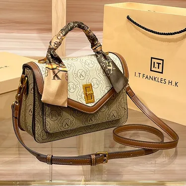women's fashionable small square trendy bags 