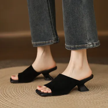HANDMADE WOMEN’S SHOES THAT ARE EXTREMELY COMFORTABLE