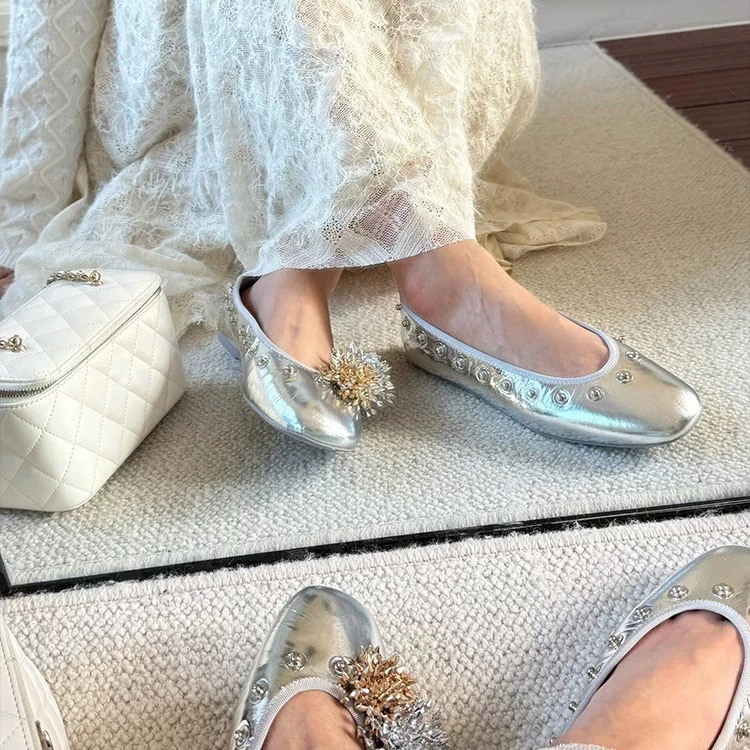  FRENCH-STYLE NICHE FLORAL STUDDED FLATS