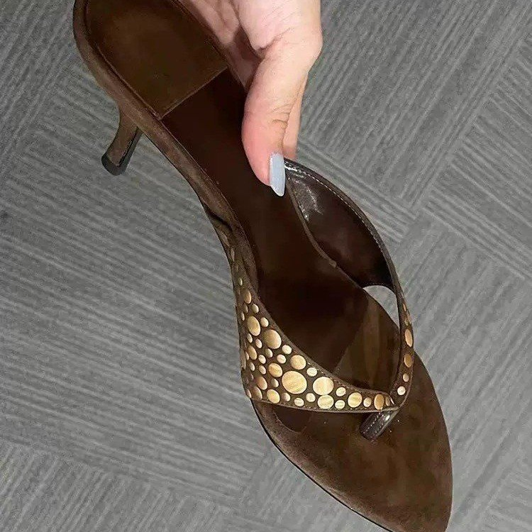 MOCHA KITTEN HEELS
