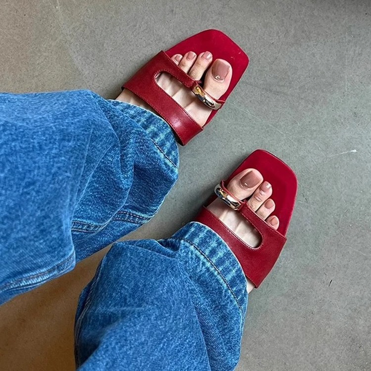 KOREAN STYLE METAL BUCKLE TOE-COVERING FLATS