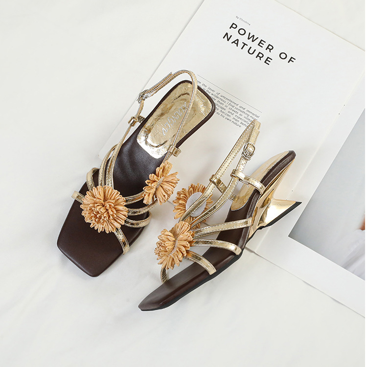 ICONIC WEDGE HEELS