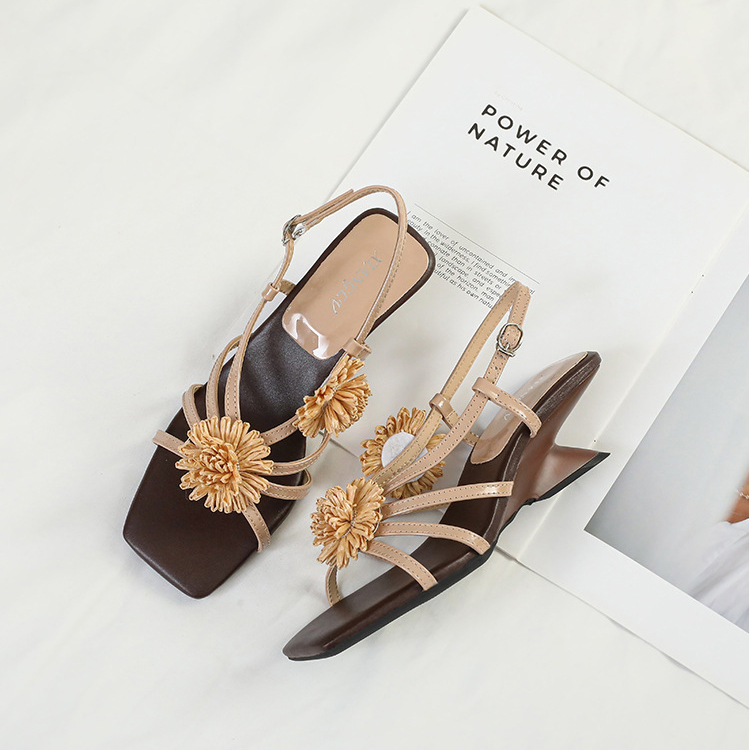ICONIC WEDGE HEELS