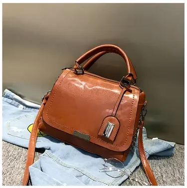  Color-Matching Design Tote Bag