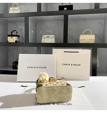 Retro-style niche embroidered box bags 