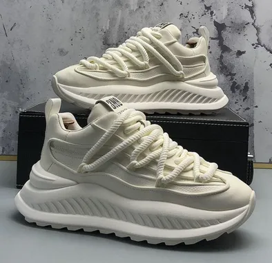 New Breathable and Versatile Shoe