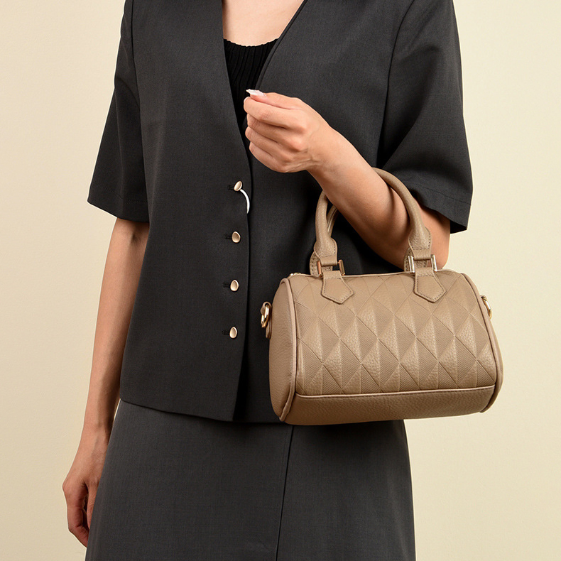 TRENDY AND ELEGANT LIGHTWEIGHT WOMEN'S BAG GB-6180Kh