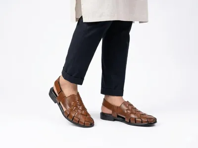 Brown Woven Sandals — Traditional Closed-Toe Design 
