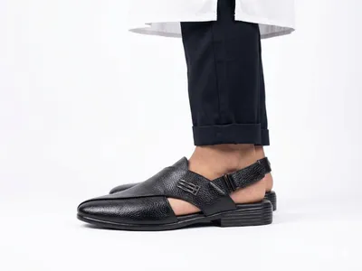 Brown Woven Sandals — Traditional Closed-Toe Design 