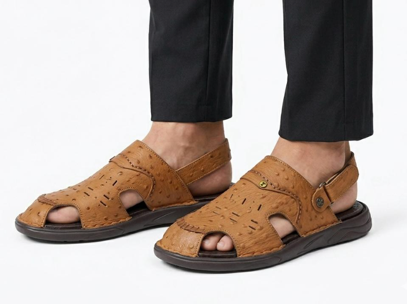 Brown Closed-Toe Sandals Traditional Comfort Design
