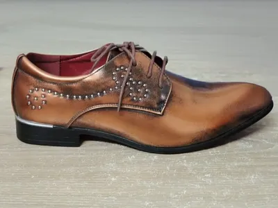 Spring and Autumn Glossy Pointed Toe Rivet Small Leather Shoes 
