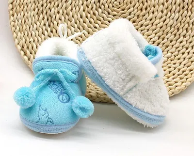 Soft Plush Ball Winter Shoes For Baby (1 Pair)
